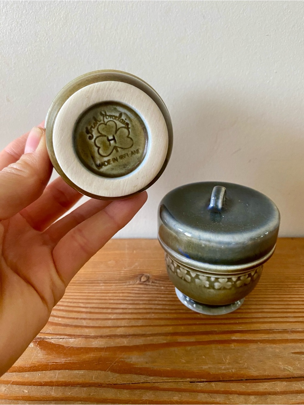 Vintage Irish Porcelain Egg Coddler With Screw Top Shamrock Pattern Green - Picture 3 of 3